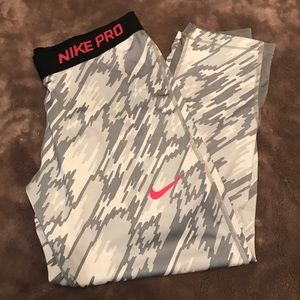 ❌ SOLD. Juniors, XL Nike capri leggings, Dri-Fit